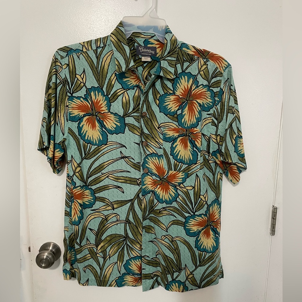 St Johns Bay 100% Silk Button front short sleeve Hawaiian tropical floral shirt